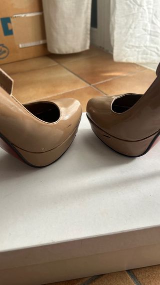 Tacones Beige Charol