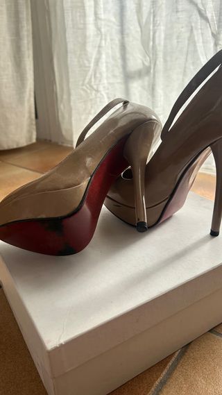 Tacones Beige Charol