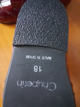 Solidario:Zapatos charol talla 18 Chupetin nuevos