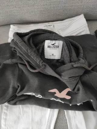 Conjunto Hollister niña gris y pantalon blanco