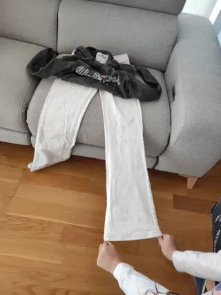 Conjunto Hollister niña gris y pantalon blanco