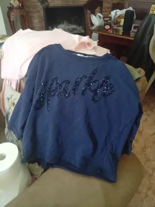 Sudadera azul marino con lentejuelas