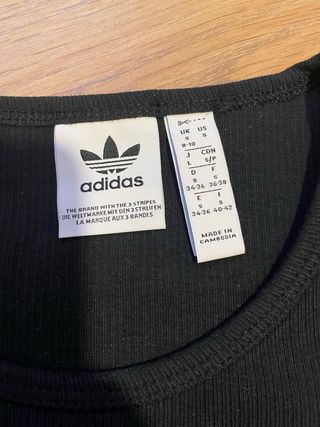 Crop top Adidas negro