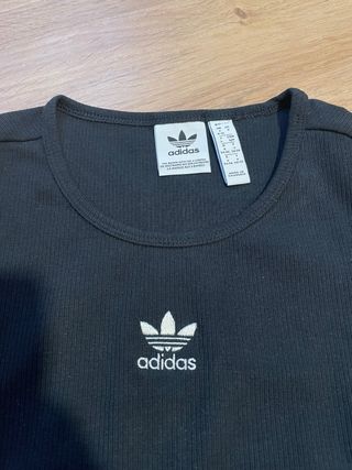 Crop top Adidas negro