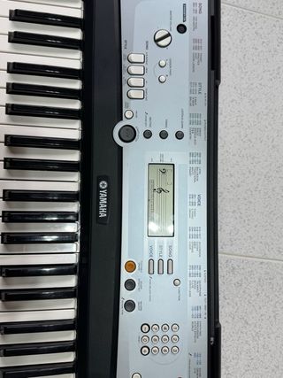 Teclado Electrónico Yamaha Portátil