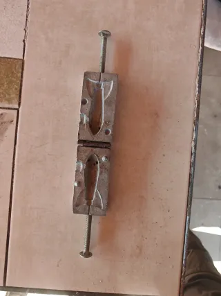 Molde para plomo de pesca tipo araña