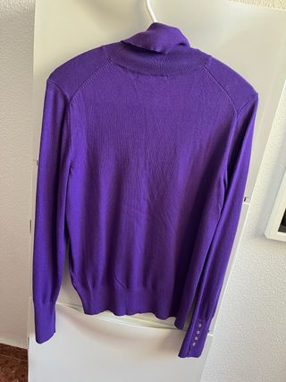 Suéter Morado Cuello Alto