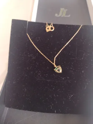 Colgante oro corazón esmeralda