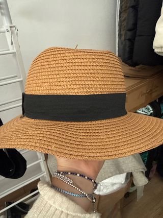 Gorra de paja veraniega