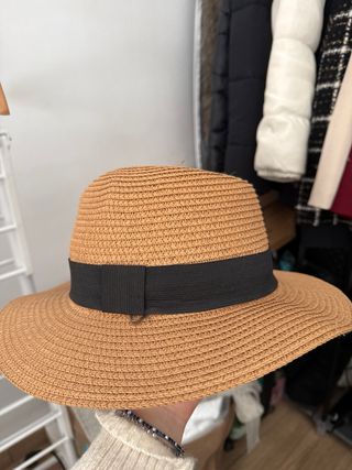 Gorra de paja veraniega