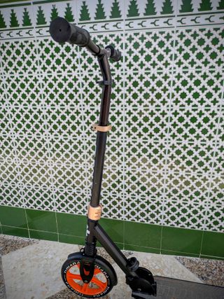 Patinete Tijuana Negro y Naranja