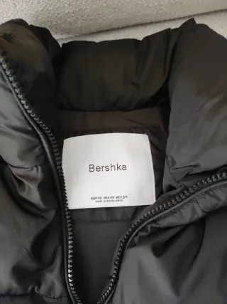 Conjunto Levi's Sudadera  y Chaleco Negro Bershka.