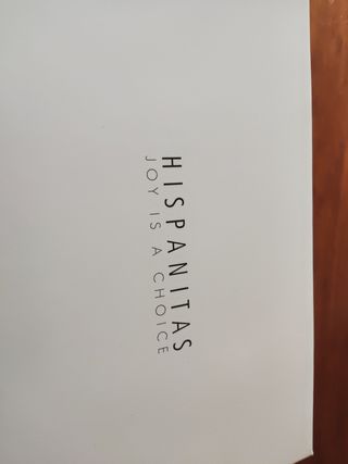 Sandalias de cuña plateadas y blancas para mujer.