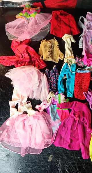 Lotto vestiti bambole Barbie varie misure