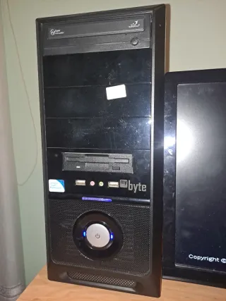 PC desktop + Monitor LCD 19"