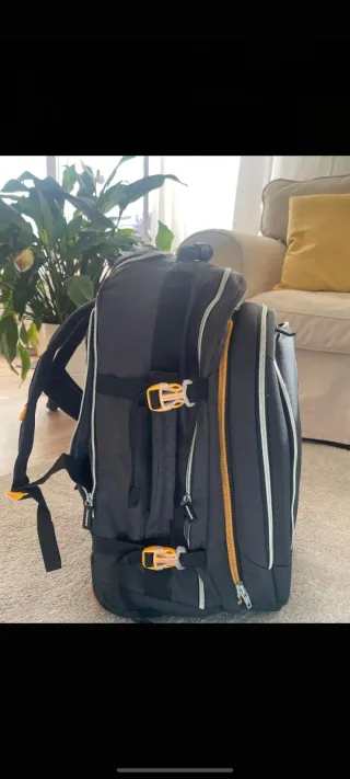 Mochila maleta negra y naranja