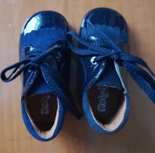 Venta solidaria: Zapatos bebé talla 18 azul marino