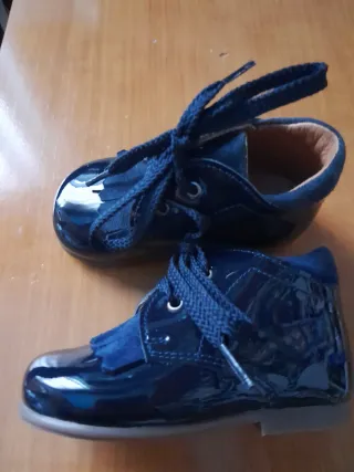 Venta solidaria: Zapatos bebé talla 18 azul marino