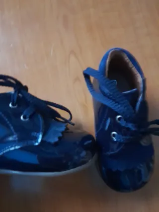 Venta solidaria: Zapatos bebé talla 18 azul marino