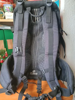 Mochila Quechua Negra y Roja