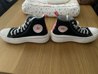 Botas Converse Negras y Rosas