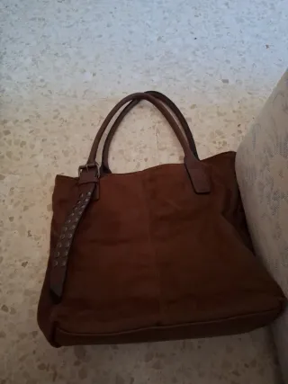 Bolso de piel marrón