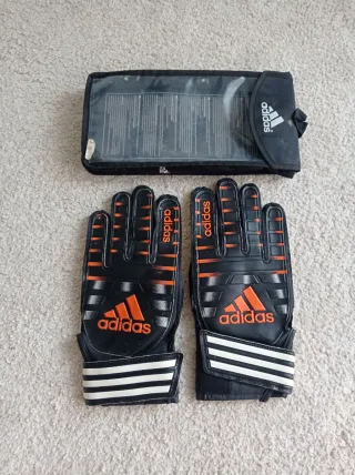 Guantes de portero Adidas negros y naranjas