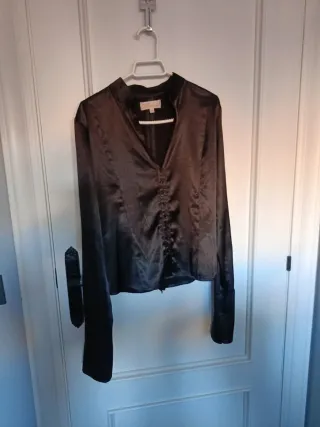 Camisa de raso negra