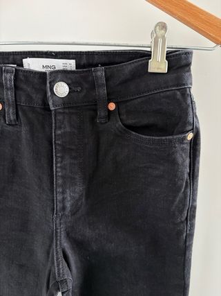 Vaquero negro mujer Mango