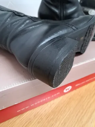 Botas de piel negras Wonders
