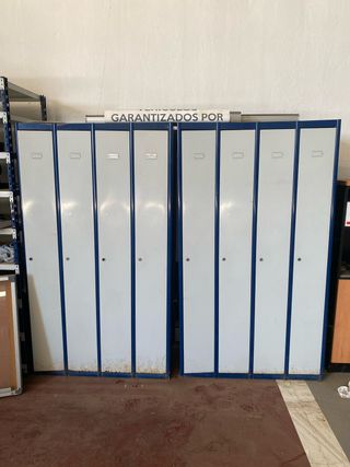 Taquillas metálicas azules y grises