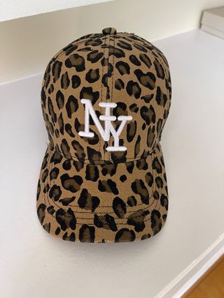 Gorra NY Animal Print Beige y Marrón