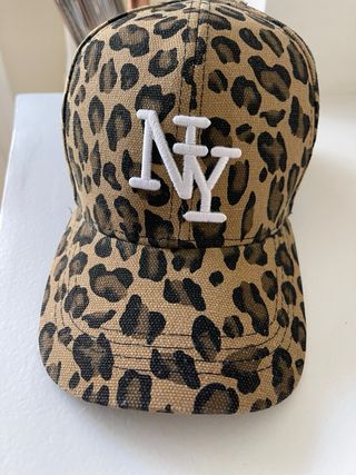 Gorra NY Animal Print Beige y Marrón