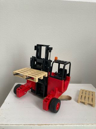 Carrello elevatore Bruder rosso