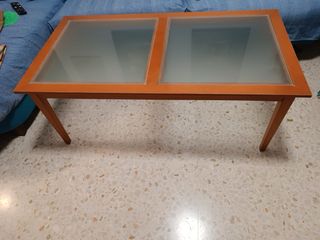 Mesa de madera de cerezo con tapa de cristal