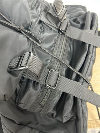 Mochila Negra Multibolsillos Portátil