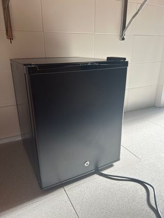 Nevera compacta negra