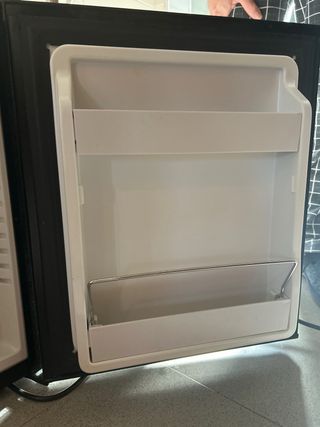 Nevera compacta negra