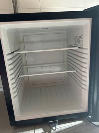 Nevera compacta negra