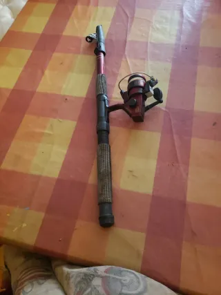 Caña de pescar ligera con carrete