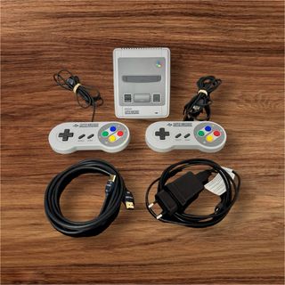 Nintendo SNES Mini Console + 2 Controller!!