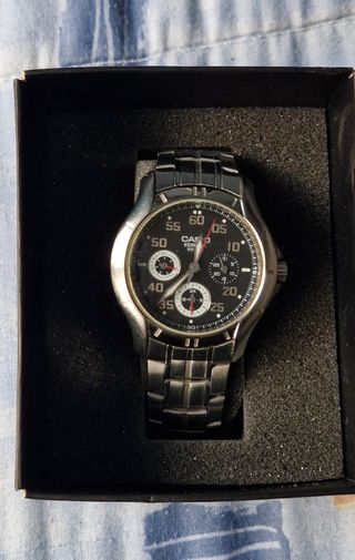 Reloj Casio Cronógrafo Negro y Plateado