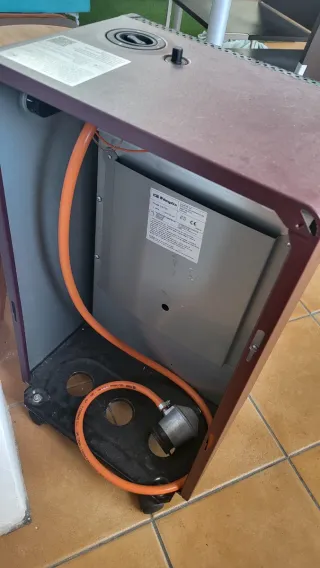 Estufa de butano negra y marrón