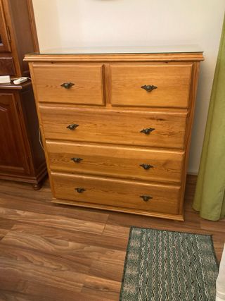 Cómoda de madera maciza estilo clásico