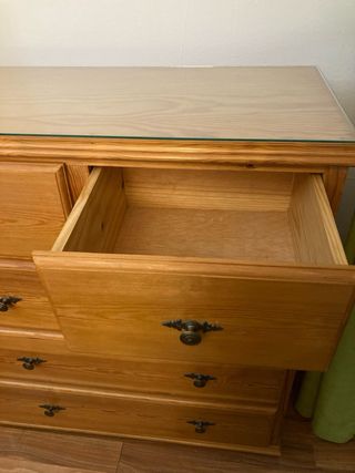 Cómoda de madera maciza estilo clásico