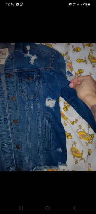 Chaqueta vaquera Hollister desgastada