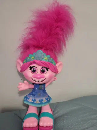 Muñeca Troll Poppy con Patines