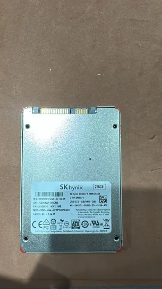 SK hynix SC300 256GB 2.5 SATA SSD Funzionante