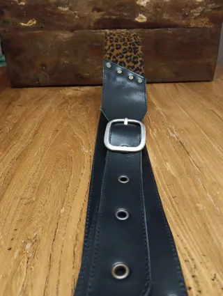 Correa de guitarra de cuero con estampado