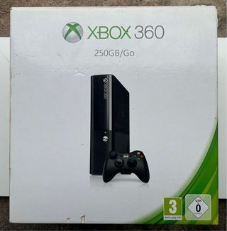 Xbox 360 con 2 juegos: Halo 4 y GTA